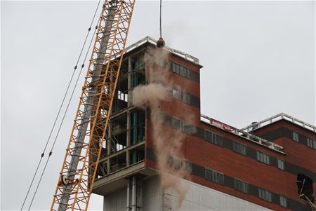 Spektakulaire afbraak Dosschegebouw is gestart