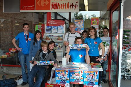 Stickers als steun aan Rode Kruis