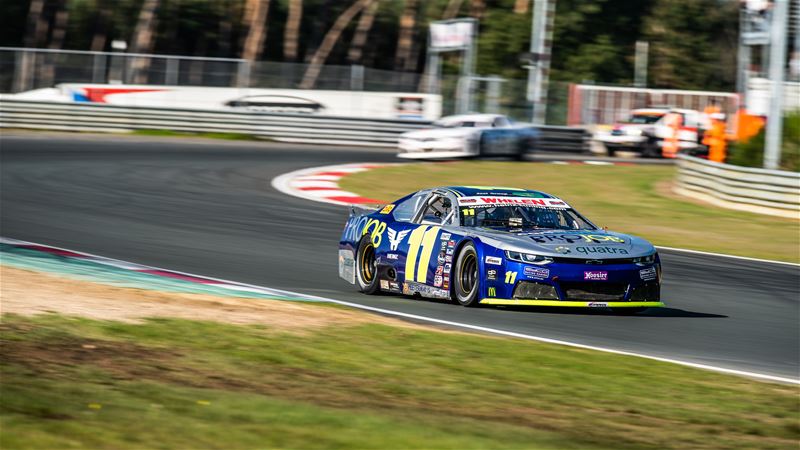 Stienes Longin eerste winnaar in NASCAR Pro