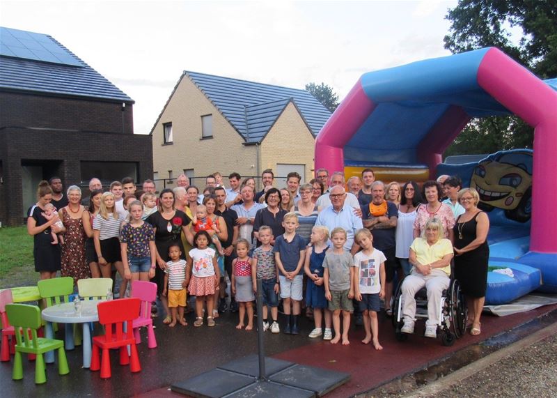 Straatbarbecue verenigt bewoners Kerkebosstraat