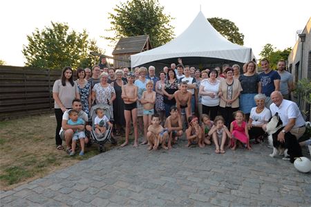 Straatfeest met zwembad in de Exelgaarden