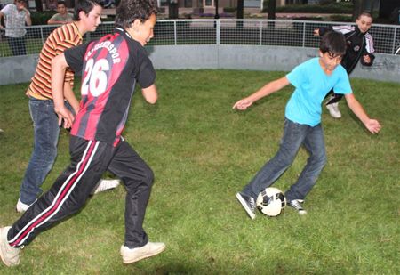 Straatvoetbal in ere hersteld