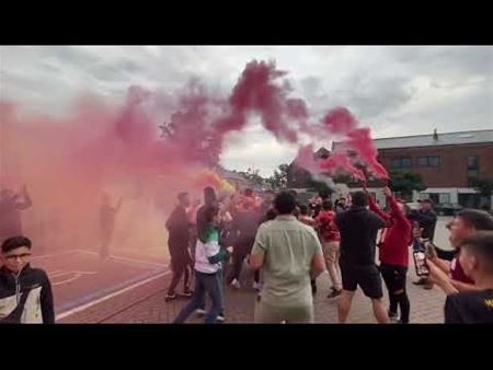 Supporters Galatasaray bouwen kampioenenfeest