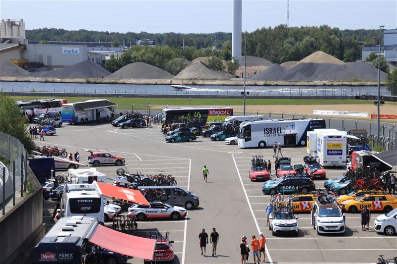 Teams hebben zich aan het circuit geïnstalleerd