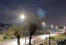 Tegen eind februari branden 's nachts de lichten