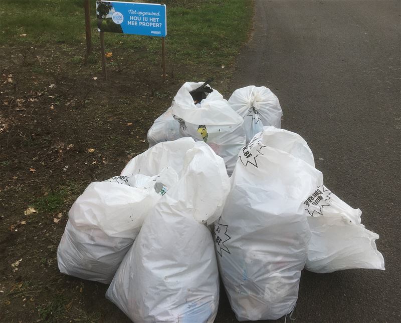 Terwijl de ene opruimt, blijft de andere vervuilen