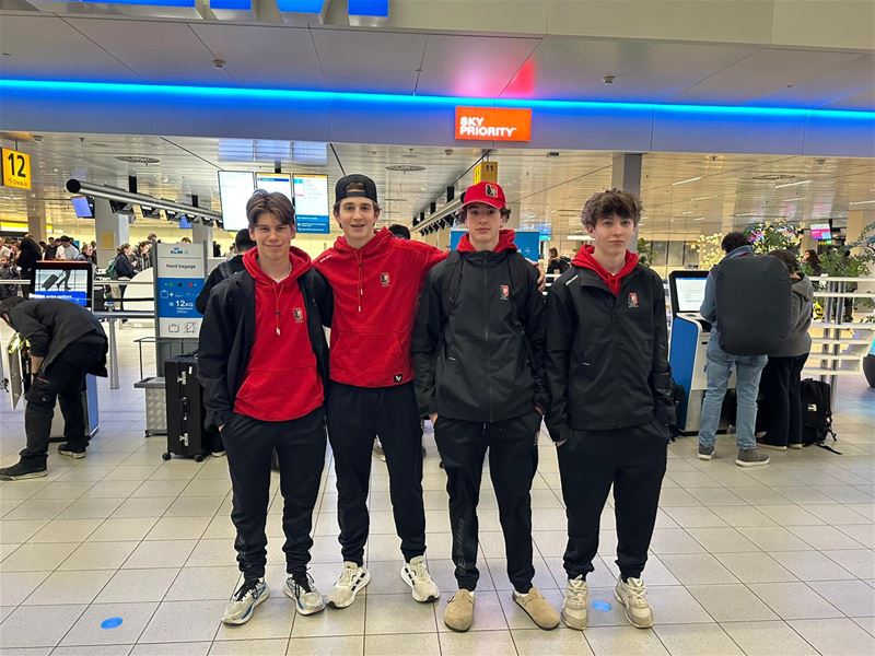 Tibo en Daan naar WK ijshockey in Belgrado