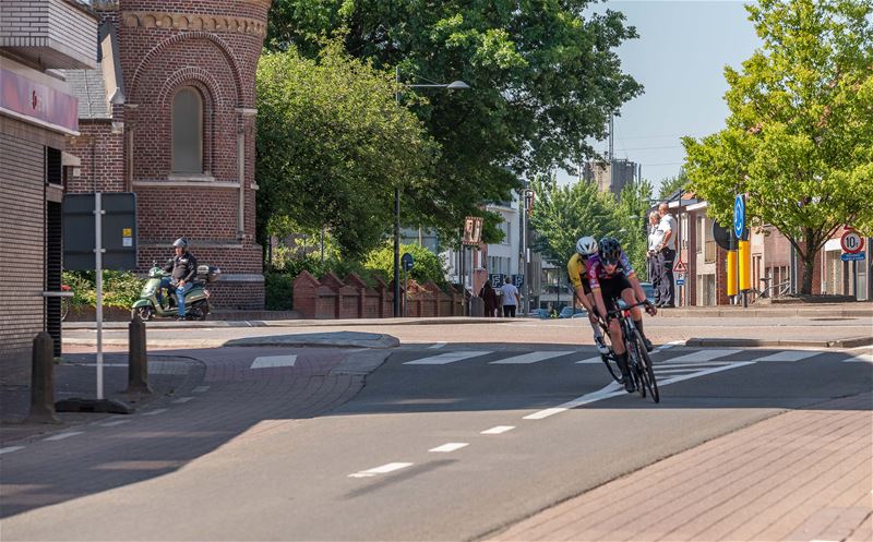 Toby Inglis laat Zander Tielens achter zich