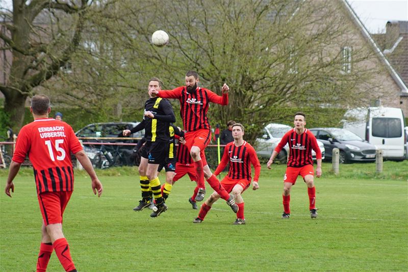 Topper in bedrijfsvoetbal eindigt op 0-0