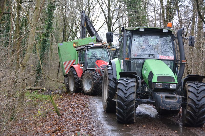 Tractor belandt in de gracht
