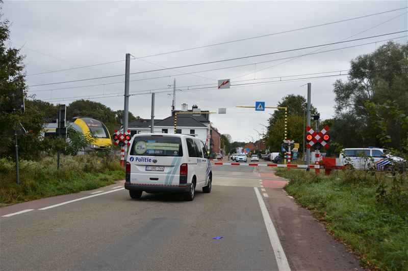 Treinverkeer onderbroken, overweg dicht
