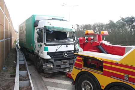 Trucker zwaargewond bij botsing op E 314