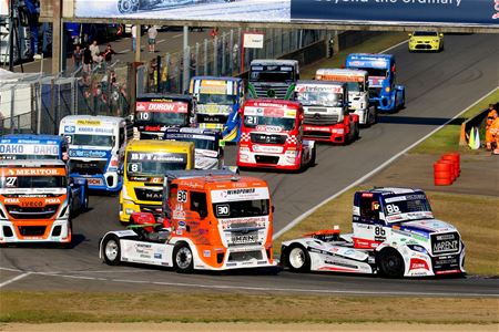 Trucks houden parade naar Martkplein