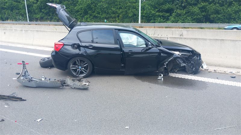 Twee auto's en vrachtwagen botsen op E314