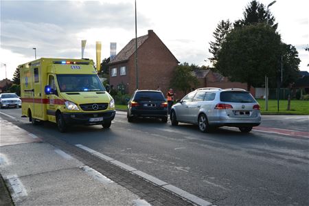 Twee gewonden bij botsing