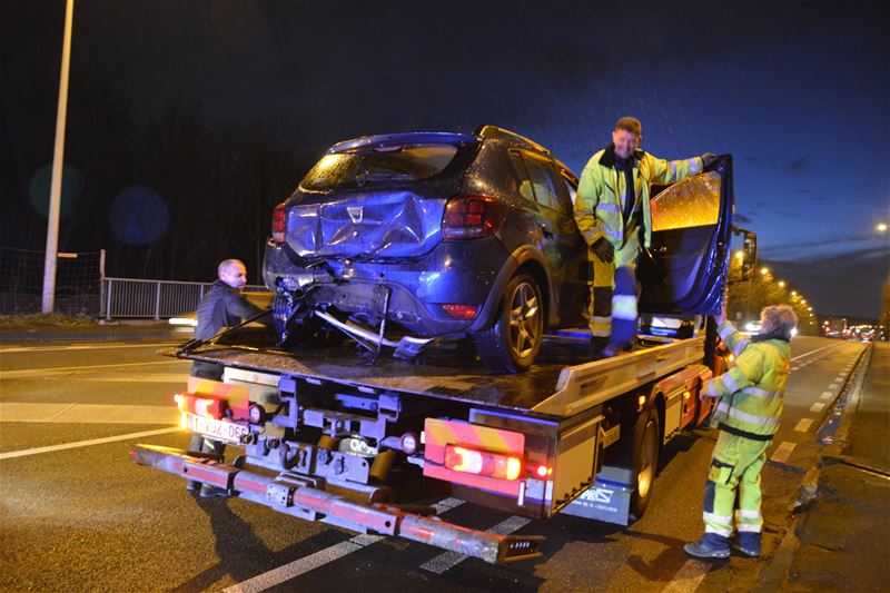 Twee gewonden bij botsing met 4 auto's