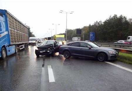 Twee gewonden bij botsing van 4 auto's