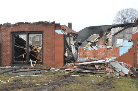 Twee woningen vernield, één beschadigd