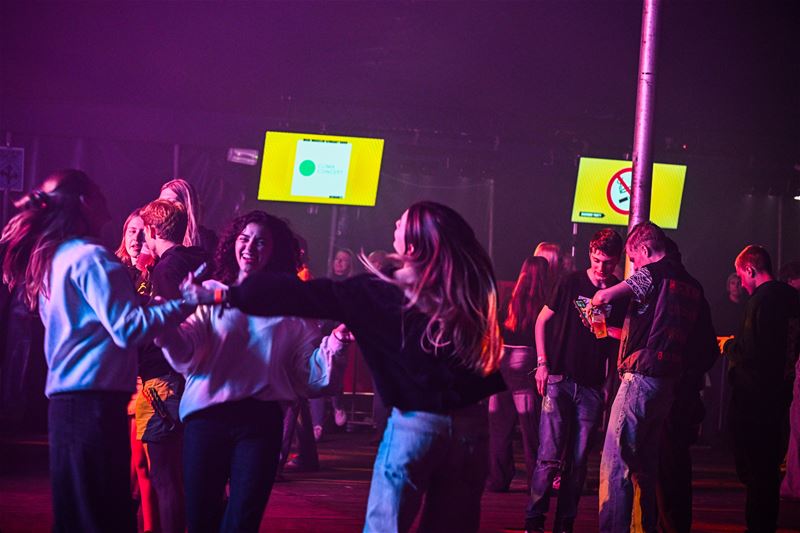 Uit de bol op de Highway Party in Boekt