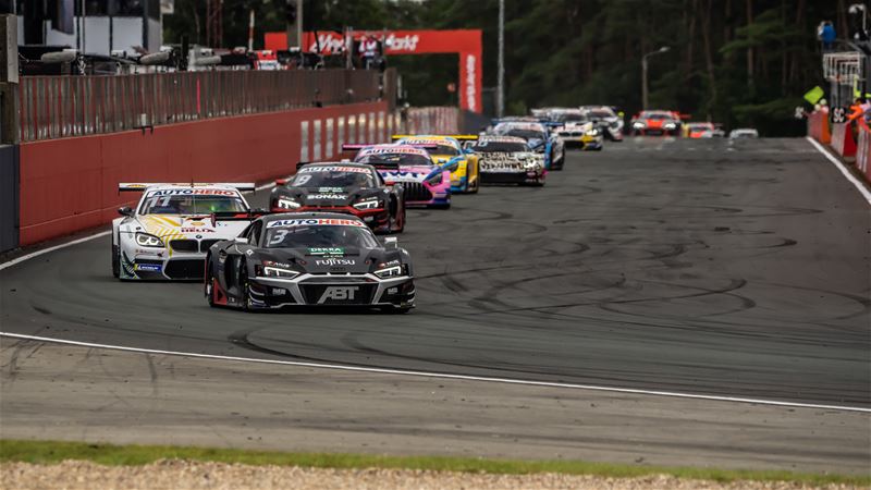 van der Linde en Audi triomferen in eerste race