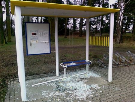 Vandalen beschadigen bushokje