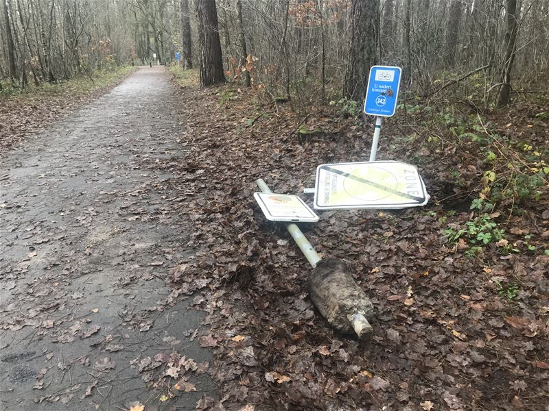 Vandalen vernielen verkeersborden op Beringerheide