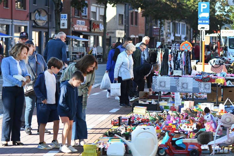 Veel belangstelling op rommelmarkt Cité