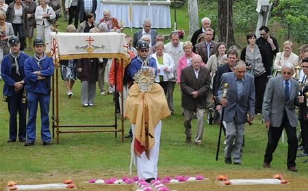 Veel belangstelling voor Sacramentsprocessie