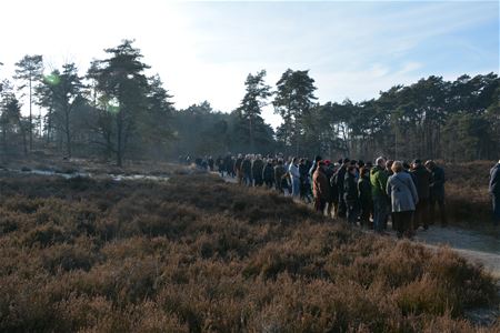 Veel deelnemers aan Winterborrelwandeling