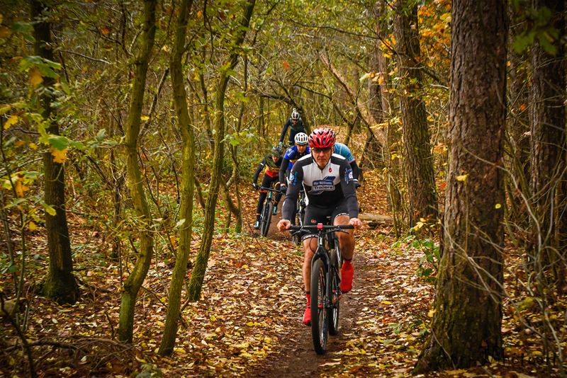 Veel mountainbikers aan De Veen