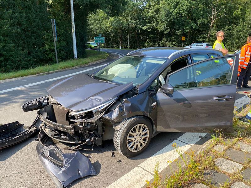 Veel schade geen gewonden bij botsing