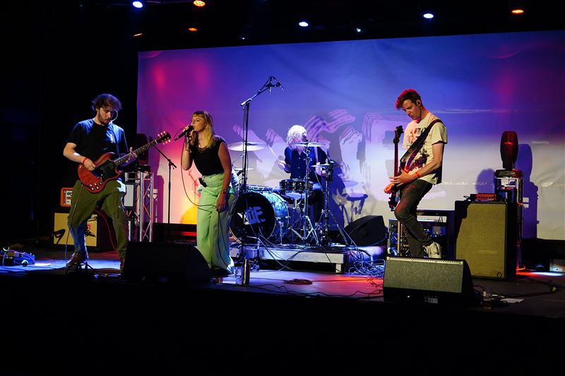 Veel sfeer op Revoltage