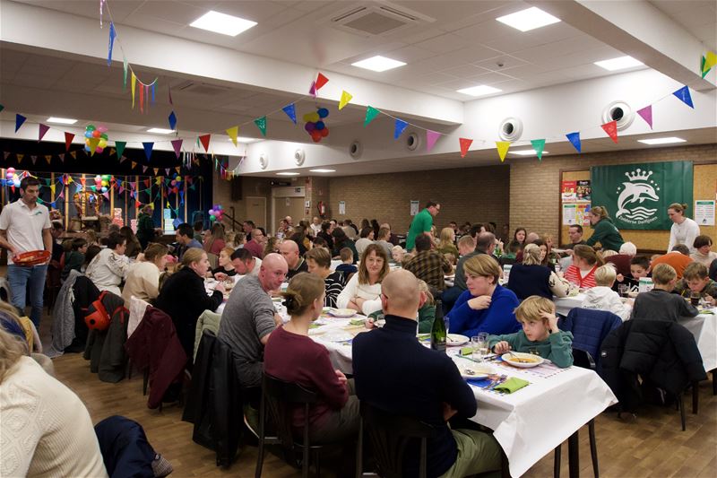 Veel volk op clubfeest van Zolderse Dolfijnen