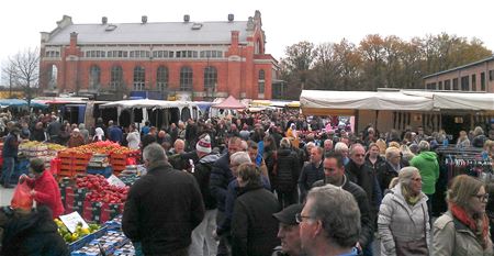 Veel volk op de markt