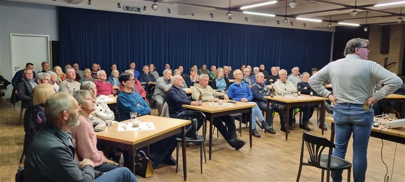 Veel volk op volksvergadering Eversel-Ubbersel