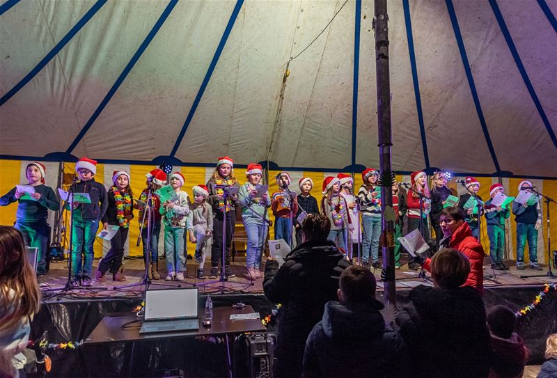 Veel volk op Winterhappening in Boekt