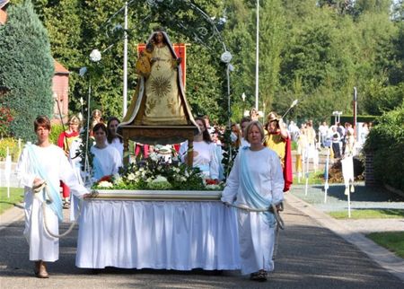 Veel volk voor Sacramentsprocessie