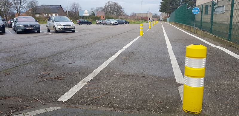 Veiliger fietspad langs de schoolparking