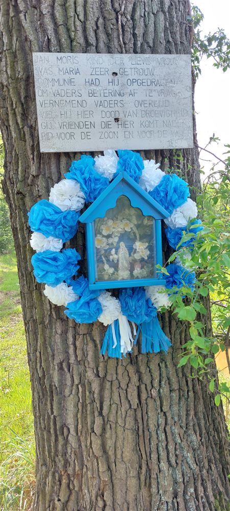 Veldkapel in de Nieuwstraat is weer versierd