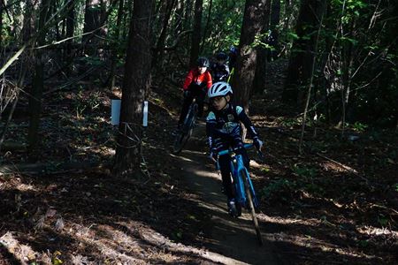 Veldrijden voor jong en oud aan De Val in Viversel