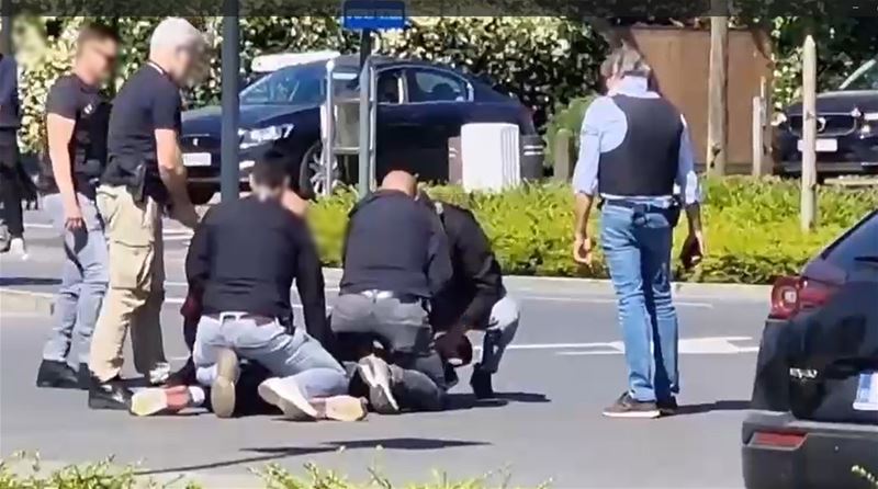 Verdachten van wapenhandel blijven in de cel