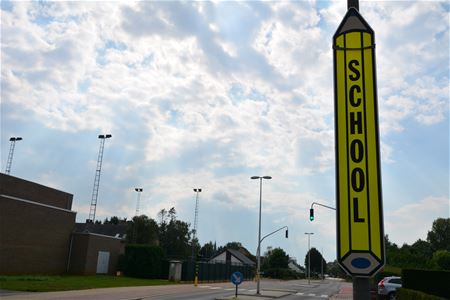 Verkeerstoezicht aan de schoolpoorten