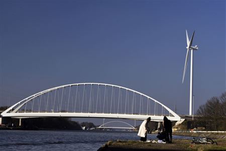 Vernieuwde kanaalbrug gaat vrijdagmorgen open