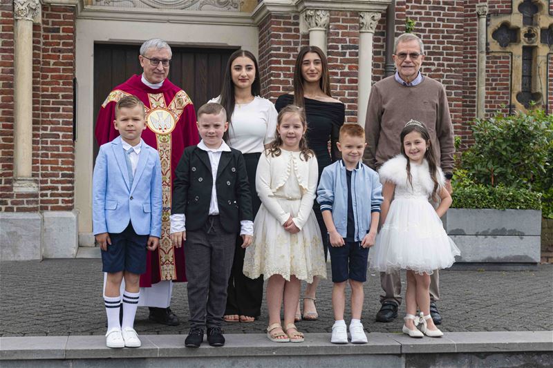 Vijf eerste communicanten in Heusden-Centrum