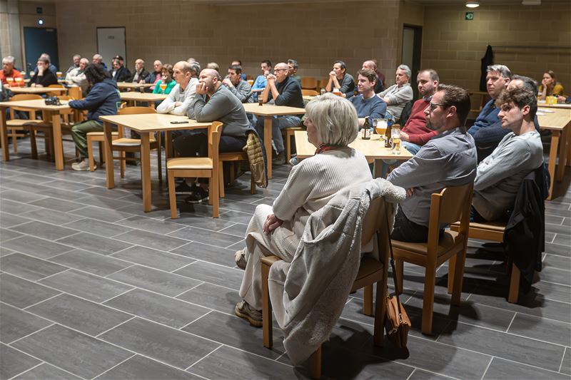 Viversel deelt zijn bekommernissen met de politiek