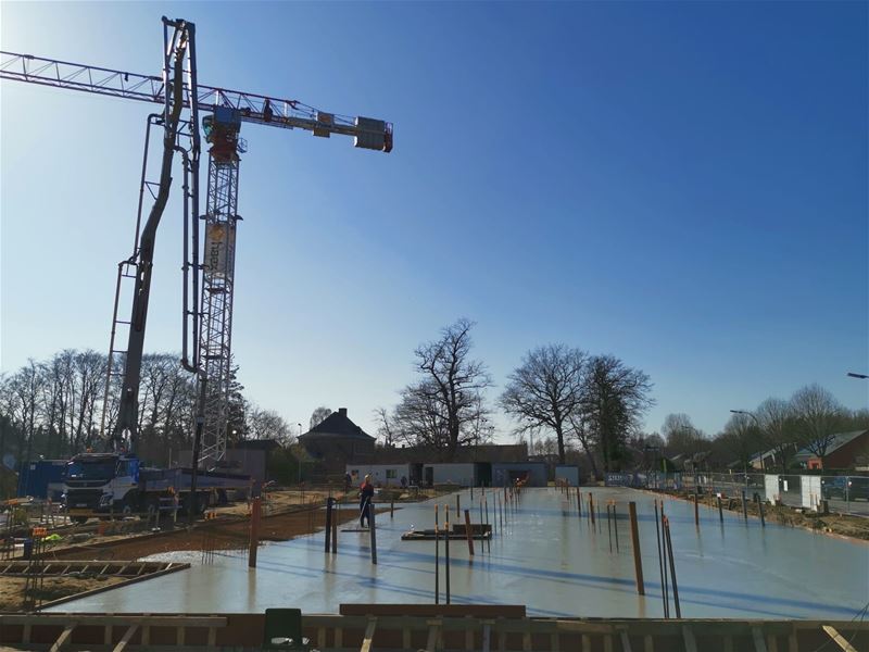 Vloerplaat van gemeenteschool is gegoten