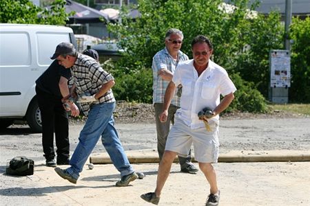 Voetbal en petanque op Boekter Feesten