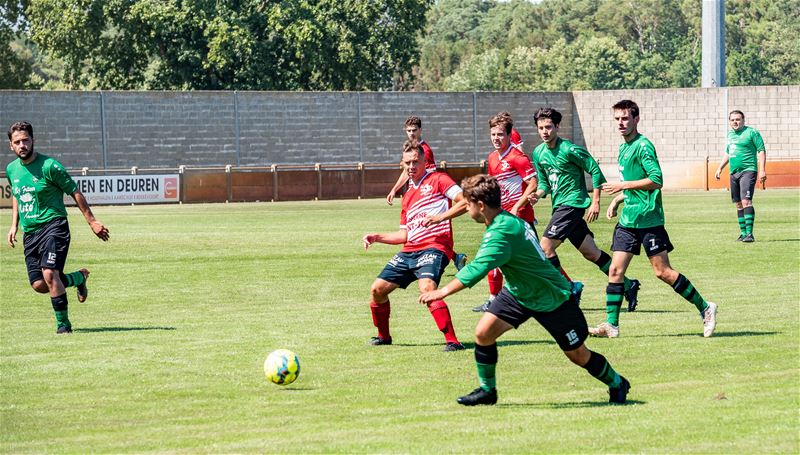 Voetballers niet afgeschrikt door de hitte