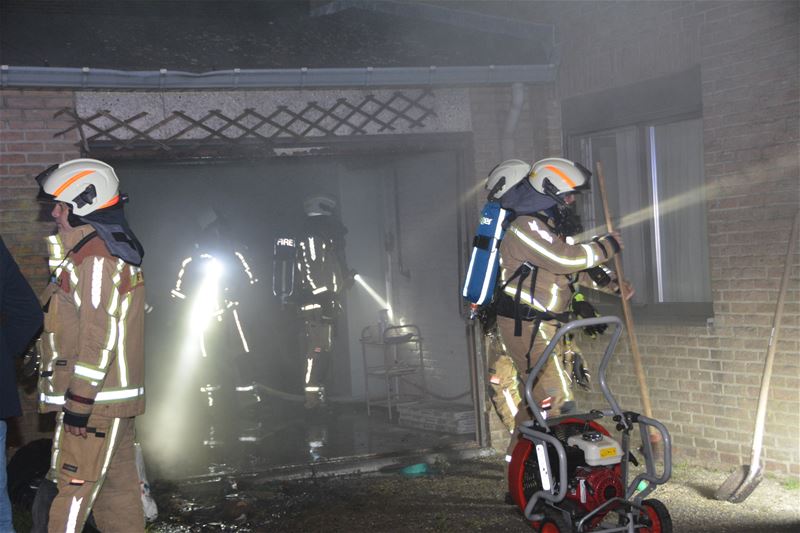 Vooral rook door brandende zak met vuilnis