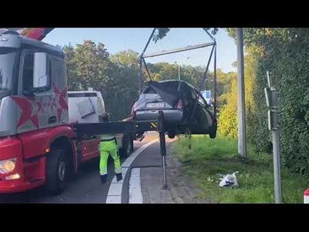 Vrouw en kind gewond bij zware botsing
